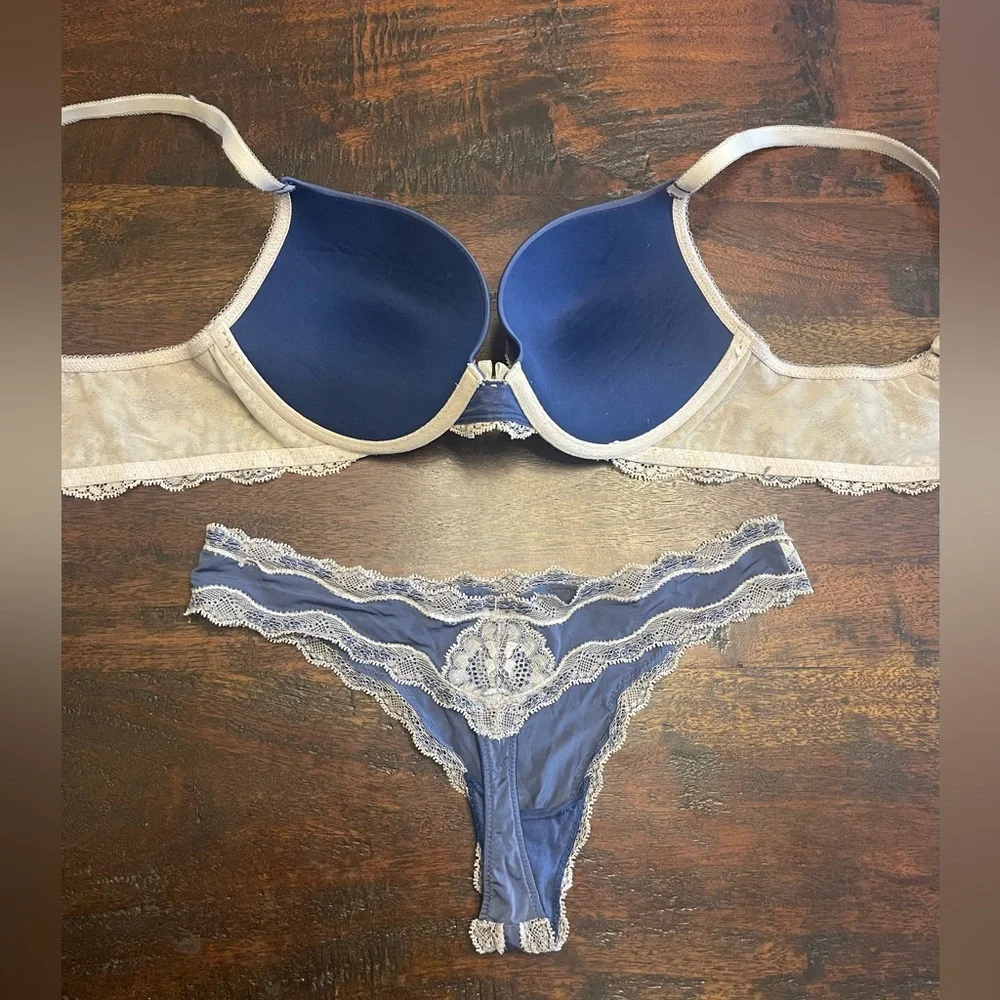 Victoria’s Secret Set Navy and Pale Gold Lace 32C Small - Picture 2 of 5